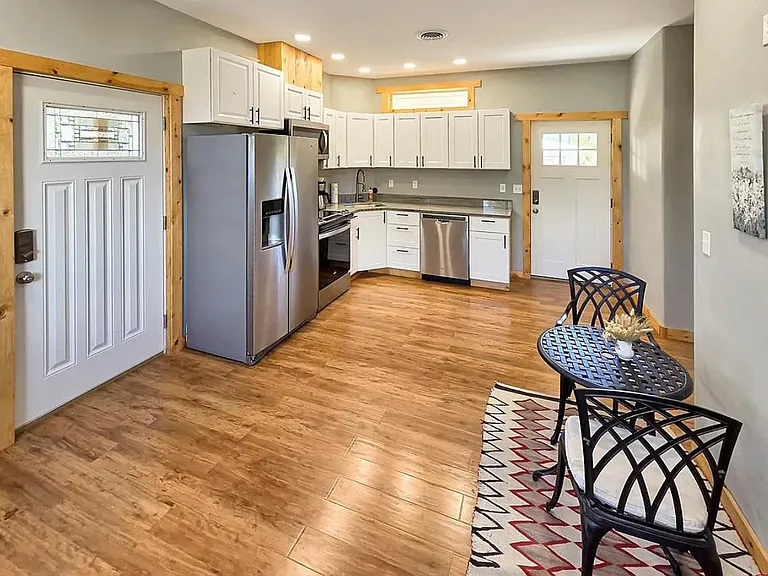 207 N Main St #B — Photo 2