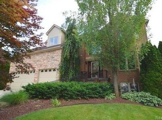 5708 Sunny Crest Dr, West Bloomfield, MI