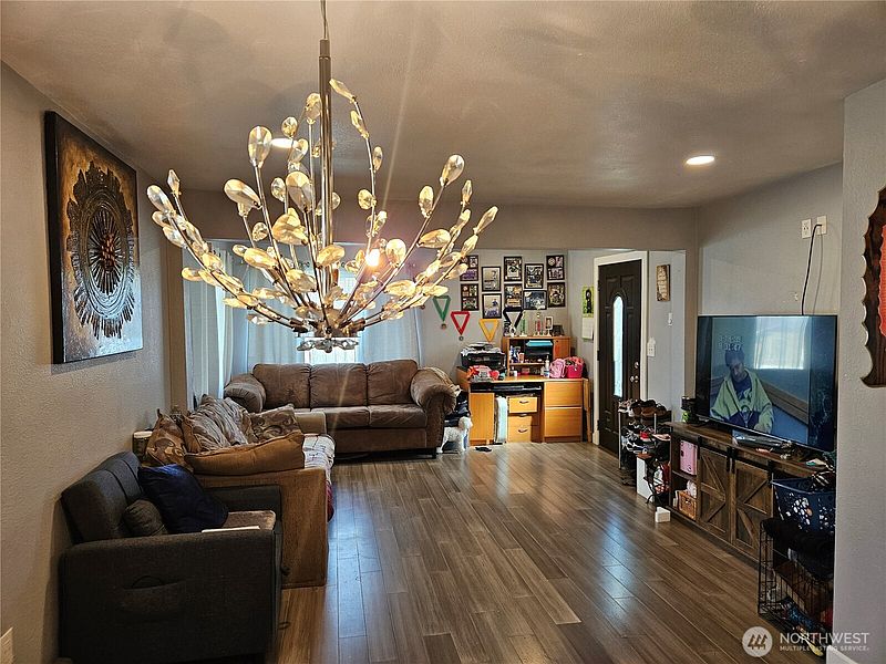 4th image of 47 S Dogwood Street