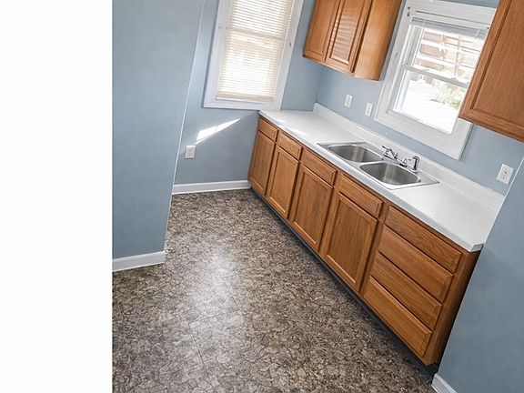 3rd image of 8322 Bancroft Ave