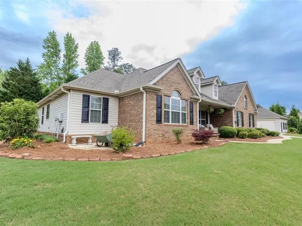 222 Hidden Meadows Ln, Mount Airy, GA 30563