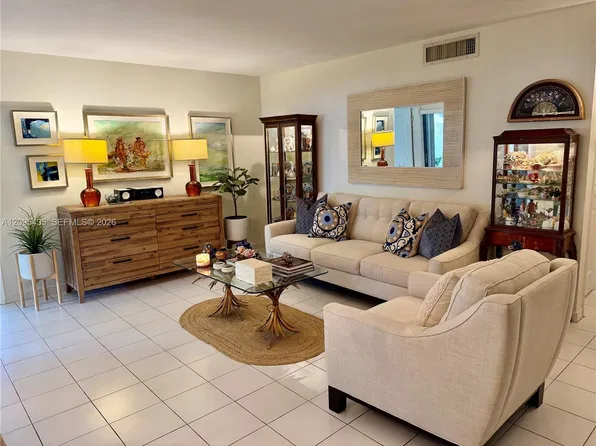 8827 SW 123rd Ct APT 103, Miami, FL 33186
