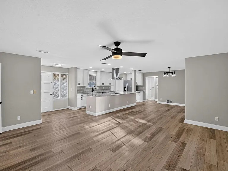 791 Lindenwood Cir E — Photo 4