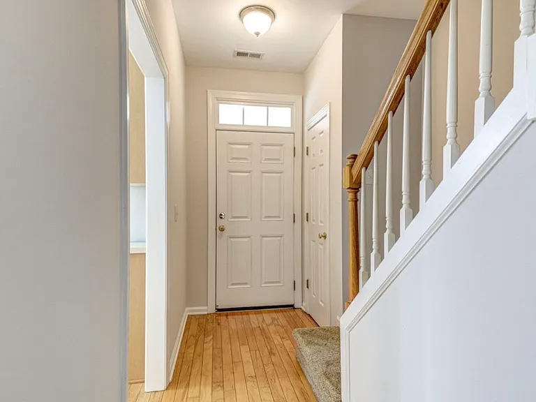 200 Sir William Ln — Photo 3