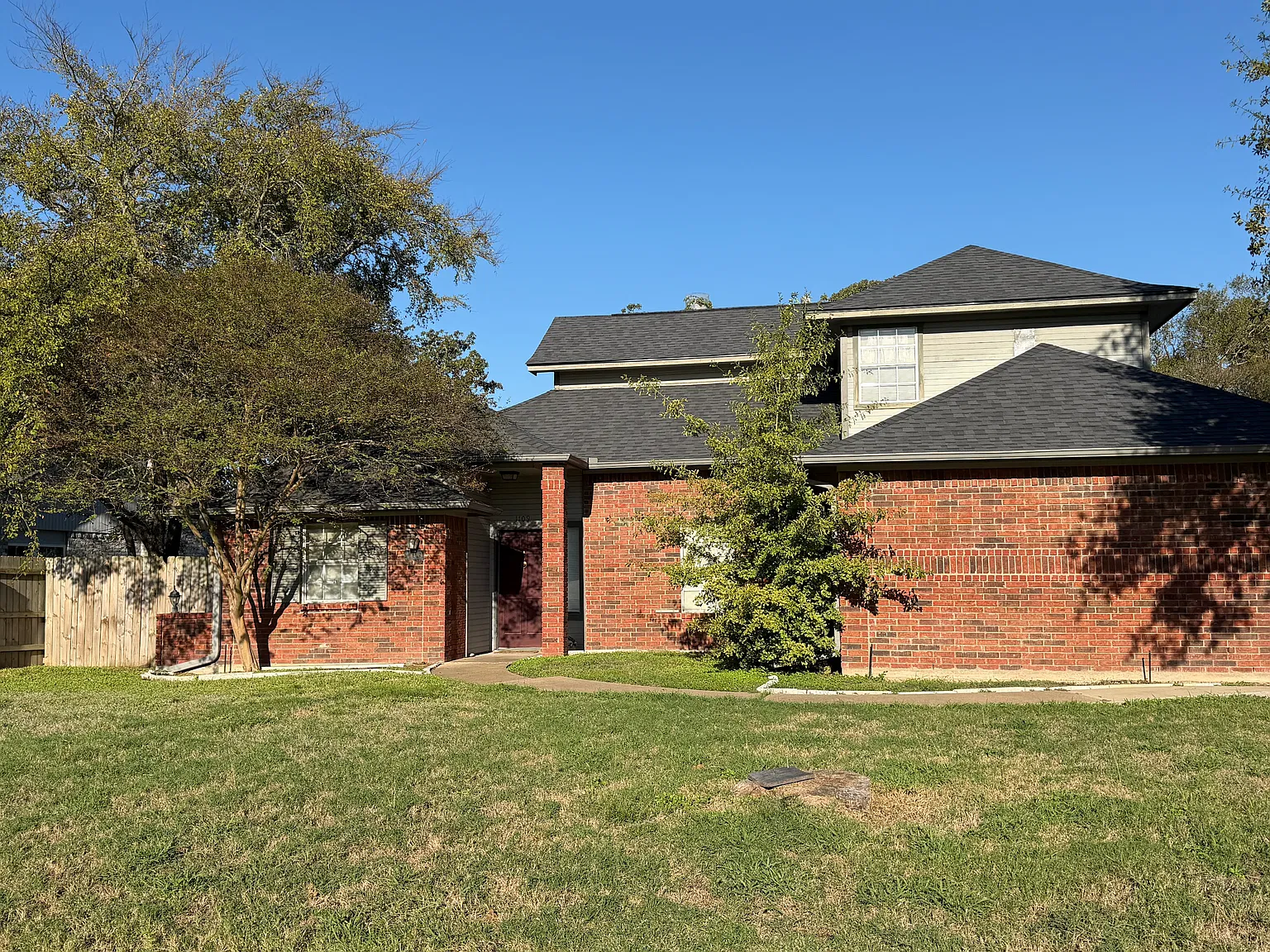 4 bed, 2130 sqft, $2,300 — Photo 3