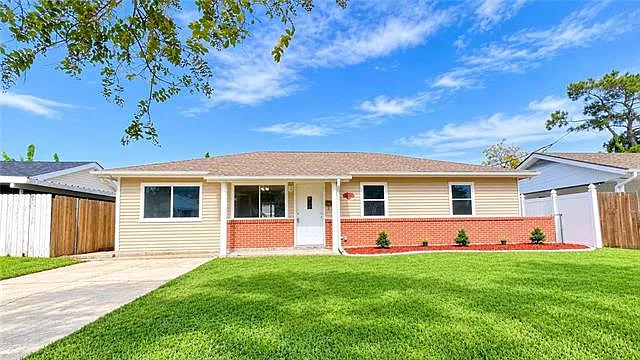 3 bed, 1.5 bath, 1135 sqft, $1,450 — Photo 1