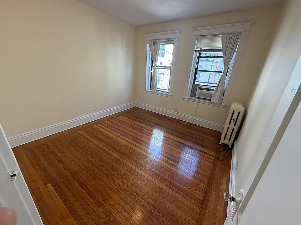 31 Saint Lukes Rd #4