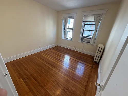 31 Saint Lukes Rd #4 Photo 1