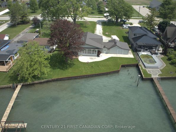 3877 Saint Clair Pkwy, Saint Clair, ON N0P 2B0