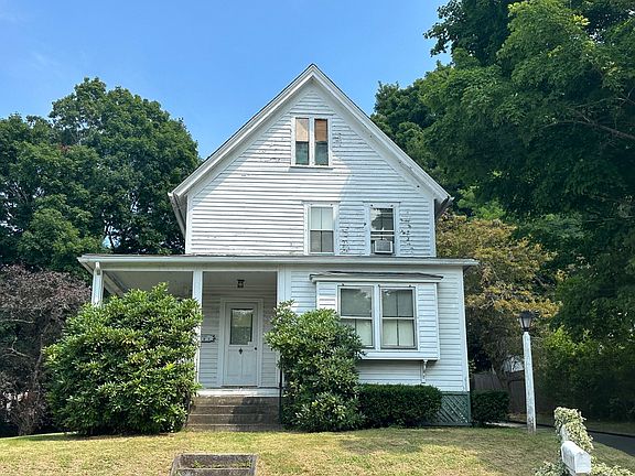 3rd image of 30 School St
