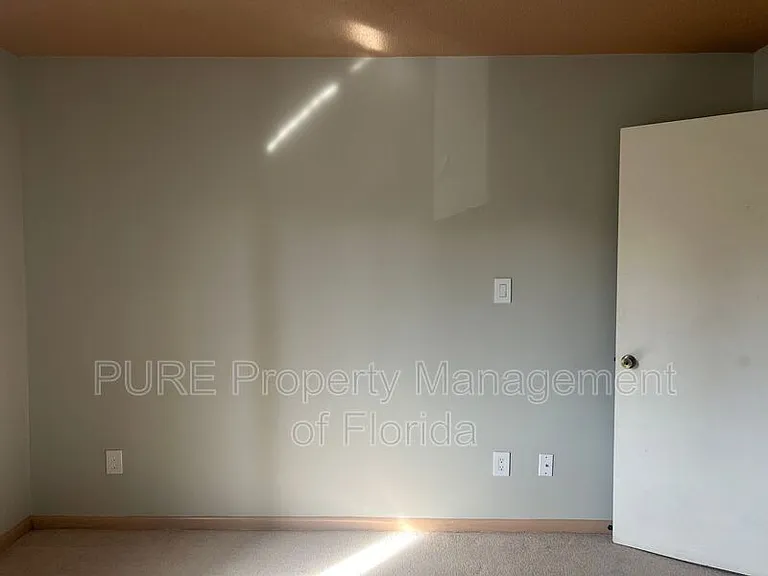 549 Fairways Dr #B — Photo 17