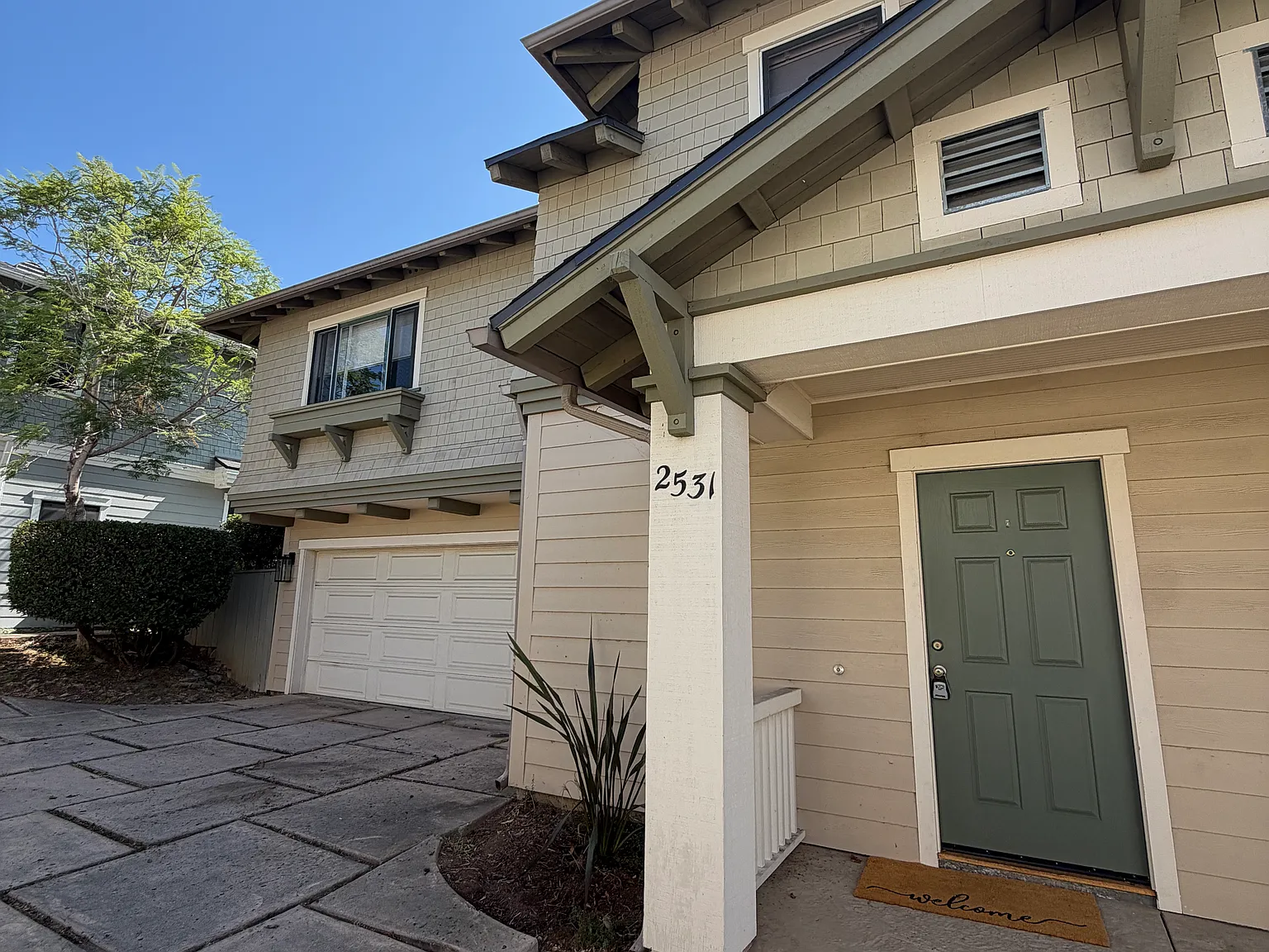 2 bed, 1280 sqft, $4,100 — Photo 2