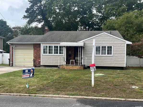 288 W 24th Street, Deer Park, NY 11729