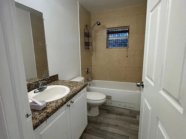 22250 Miami Ave — Photo 11