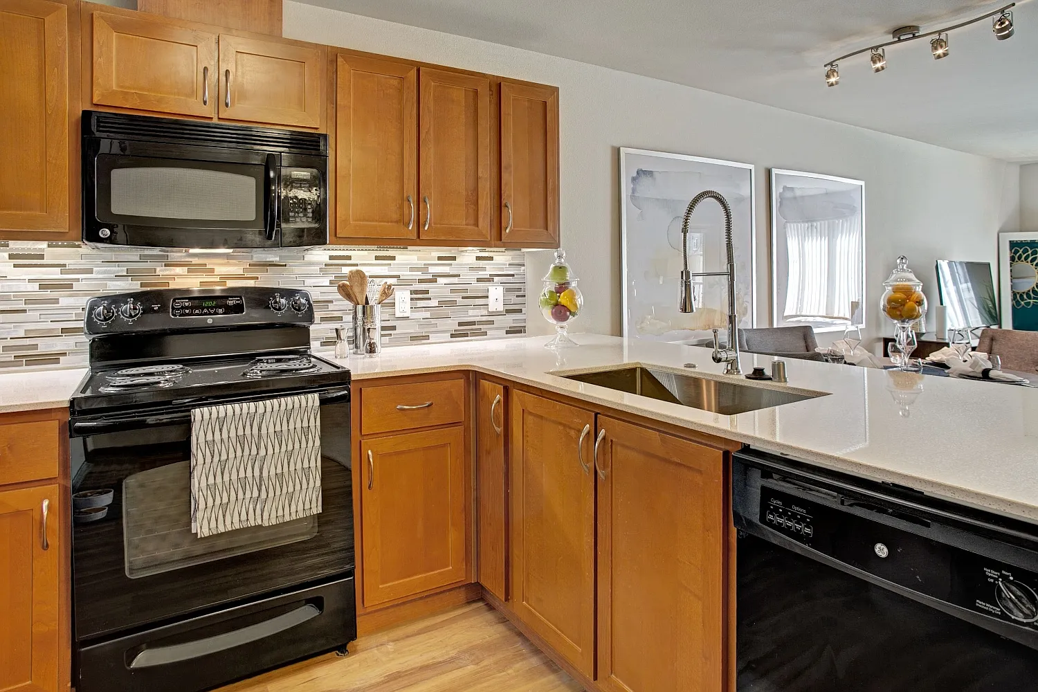 Echo Lake Apartments — Photo 2