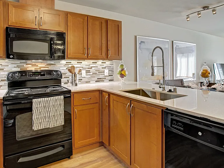 Echo Lake Apartments — Photo 2