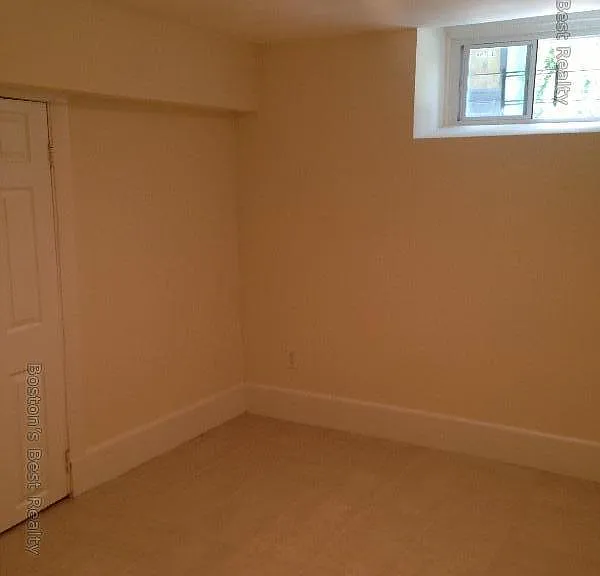 136 Chiswick Rd #B — Photo 16