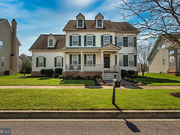 3rd image of 707 Idlewyld Dr