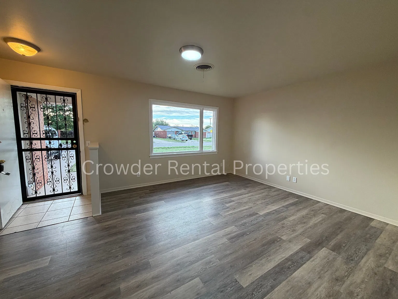 3 bed, 1.5 bath, 1230 sqft, $1,700 — Photo 2