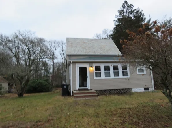 28 Bellevue St, Dartmouth, MA 02747