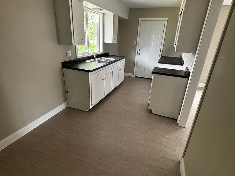 1510 Harrington Loop E — Photo 2