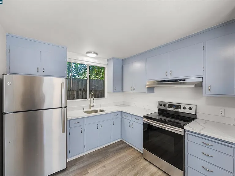 1037 Stannage Ave #2 — Photo 2