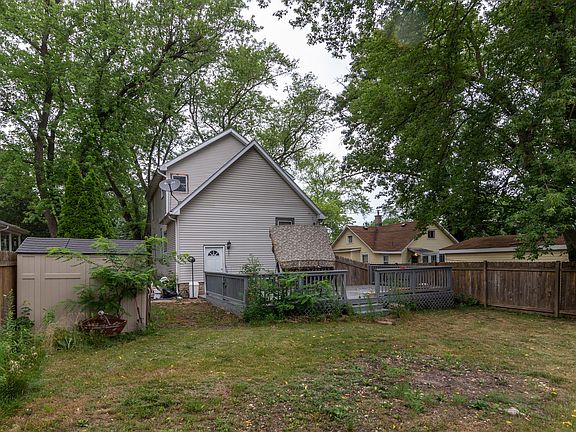 3rd image of 4913 Maplehill Dr