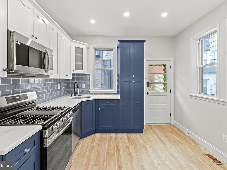 1744 Johnston St — Photo 1