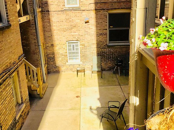 4th image of 445 N Lombard Ave APT 1