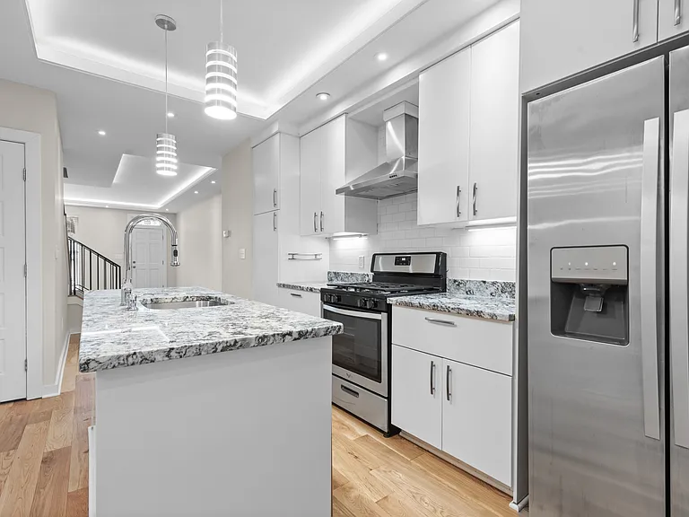 335 S Chester St — Photo 7