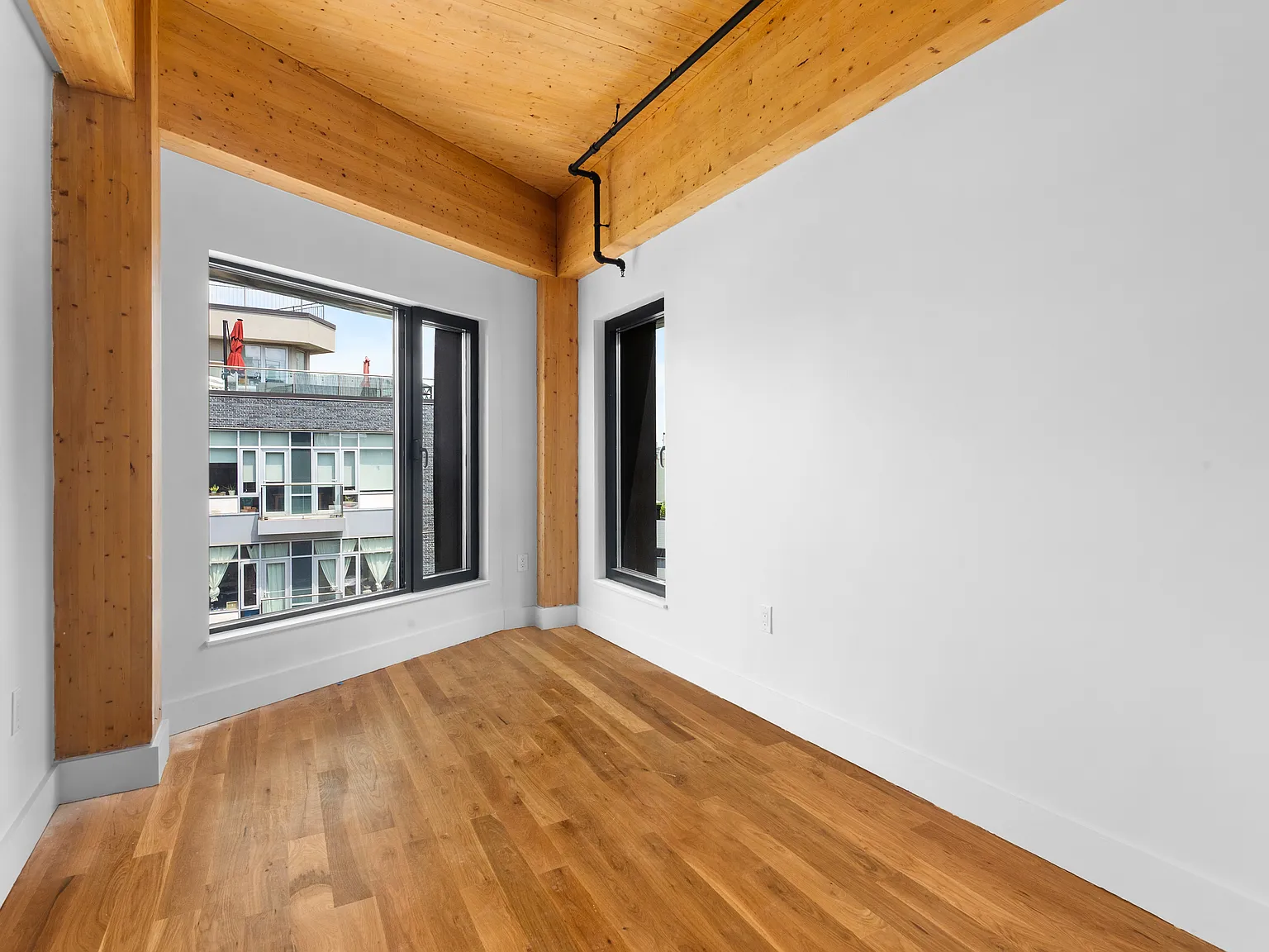 80 Ainslie Street — Photo 2