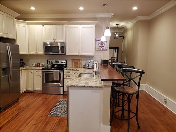 4th image of 216 Chartres St APT 4E