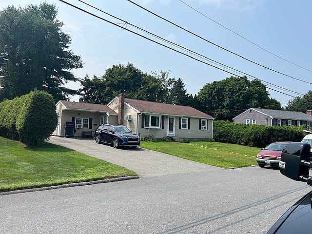 1st image of 11 Woodcrest Dr