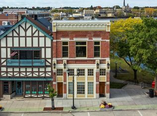 810 S 8th St, Manitowoc, WI 54220