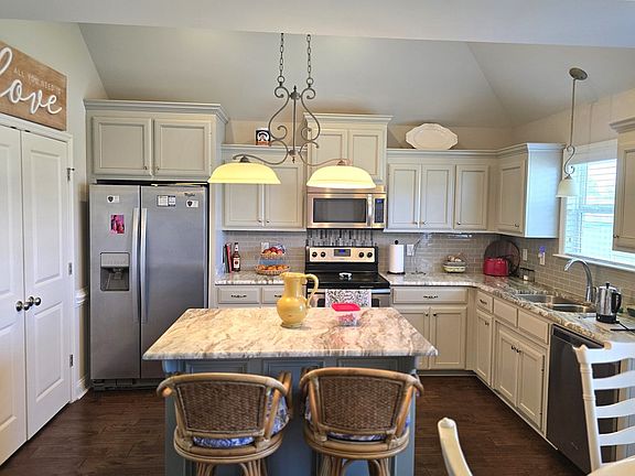 2nd image of 3844 Heather Way