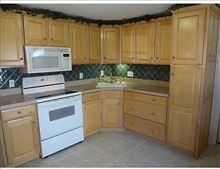 5th image of 147 Hubbard Ave