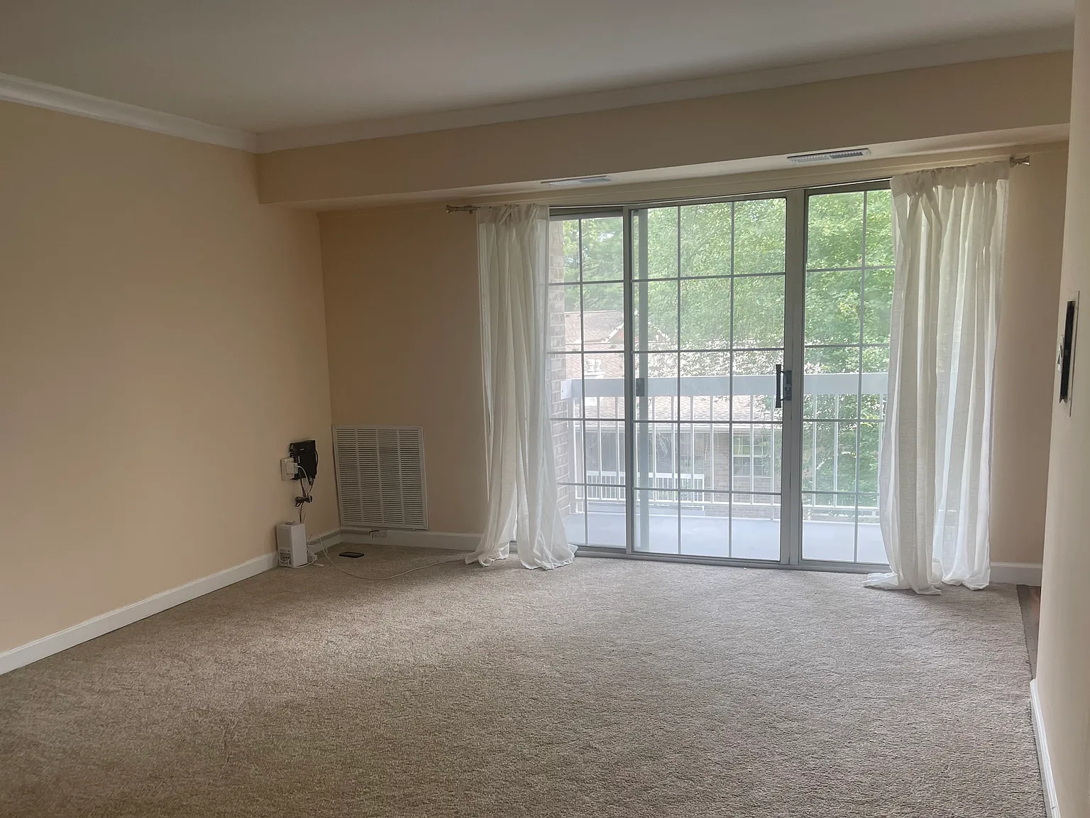 2 bed, 990 sqft, $2,500 — Photo 2