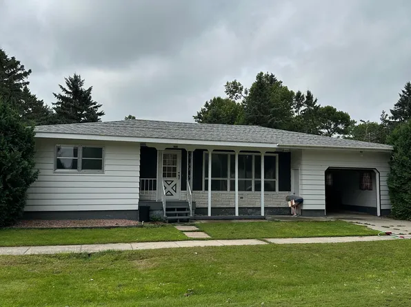 104 6th St W, Clear Lake, SD 57226