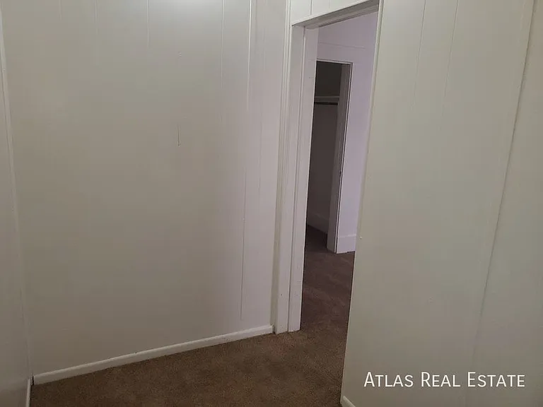 810 E 9th St #3 — Photo 2
