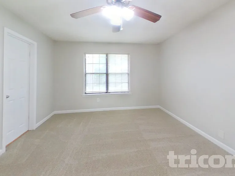 525 Windsor Dr SE — Photo 7
