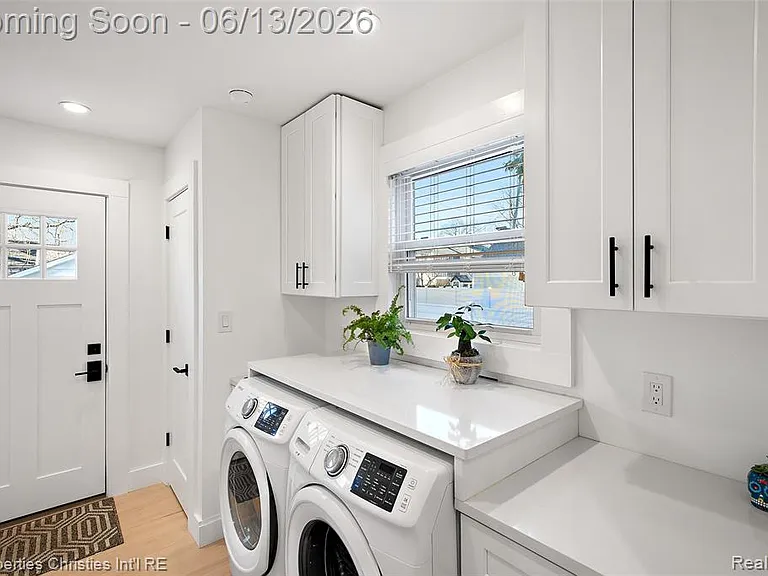 487 Smith Ave — Photo 10
