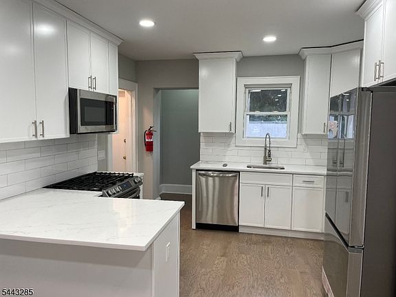 4th image of 742 Central Ave