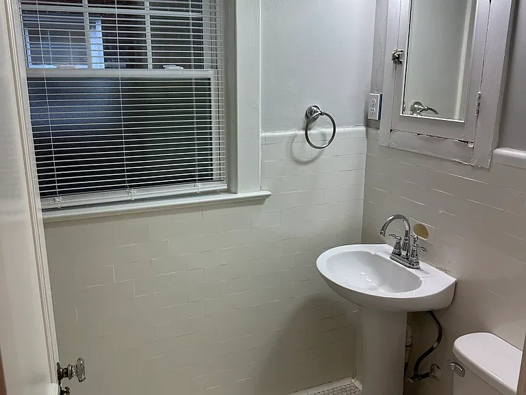 2900 Frankfort Ave #A — Photo 7