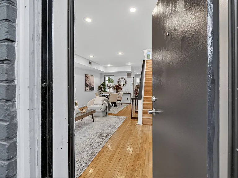 624 14th Pl NE — Photo 3