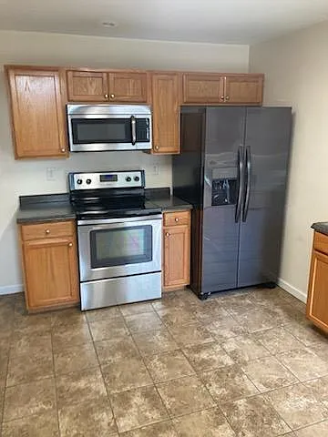 2 bed, $1,100 — Photo 2