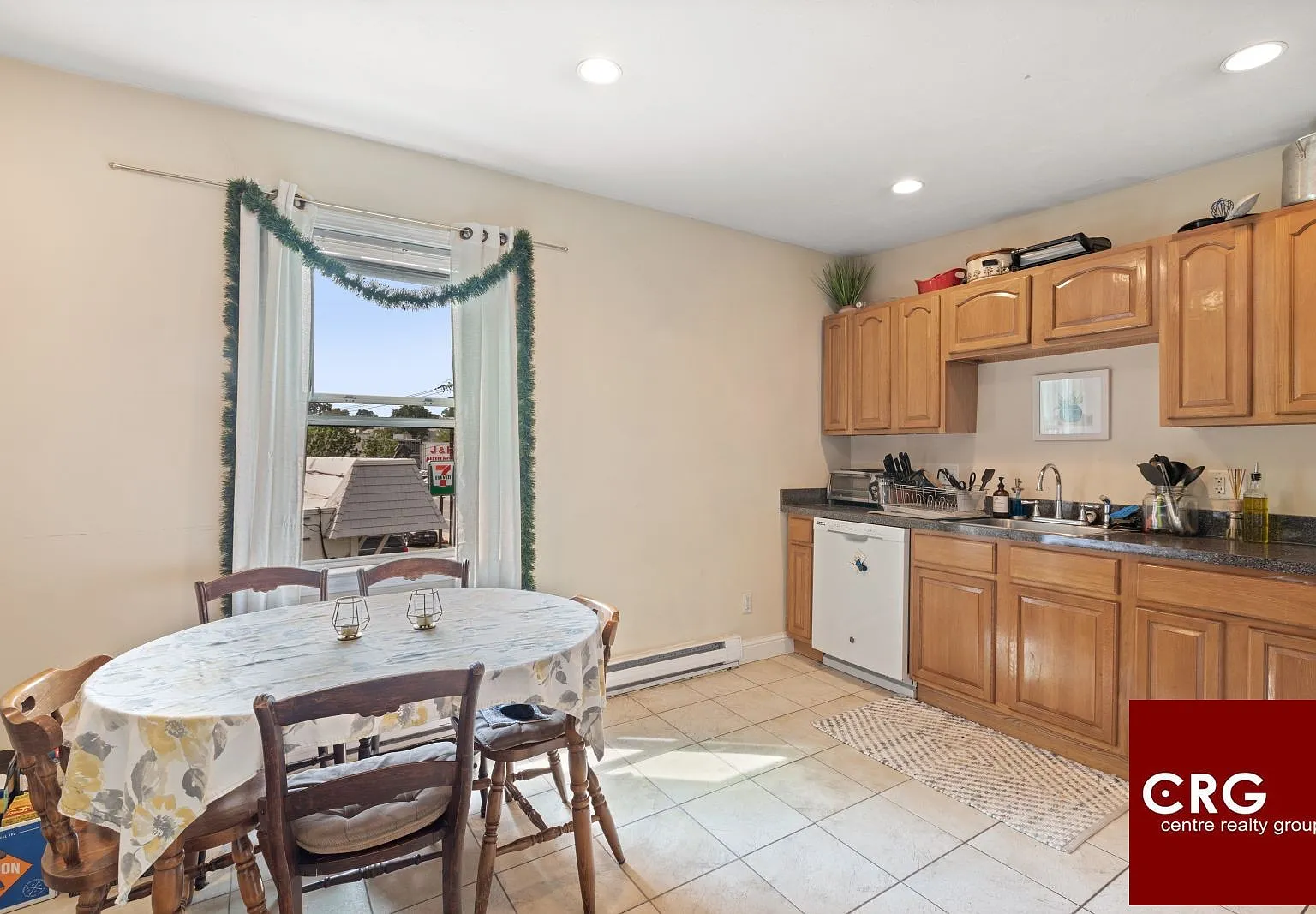 4 bed, 1.0 bath, 1081 sqft, $3,700 — Photo 2