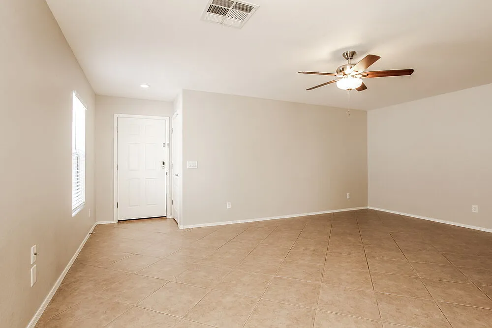 3 bed, 2.0 bath, 1261 sqft, $1,955 — Photo 4