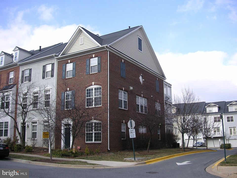 1st image of 901 Pleasant Dr