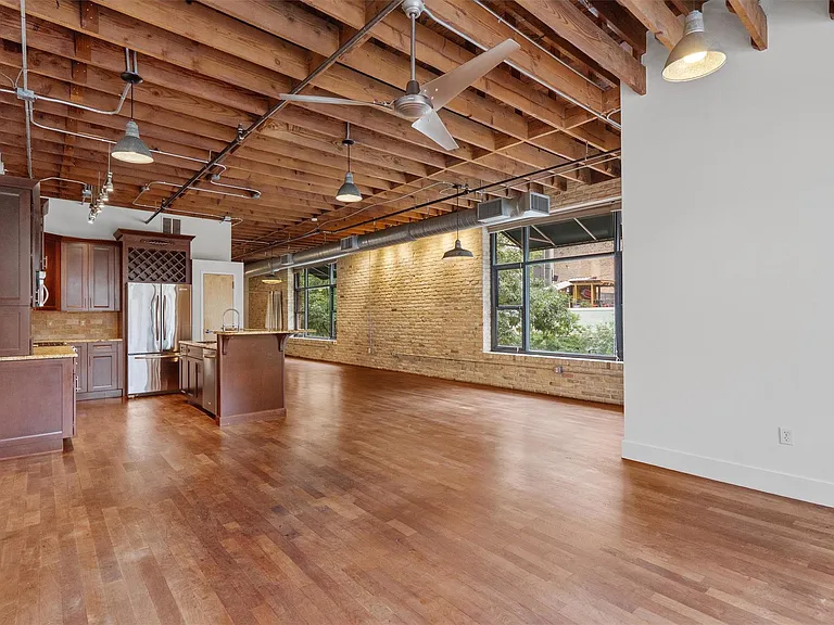 411 Brazos St #224 — Photo 7