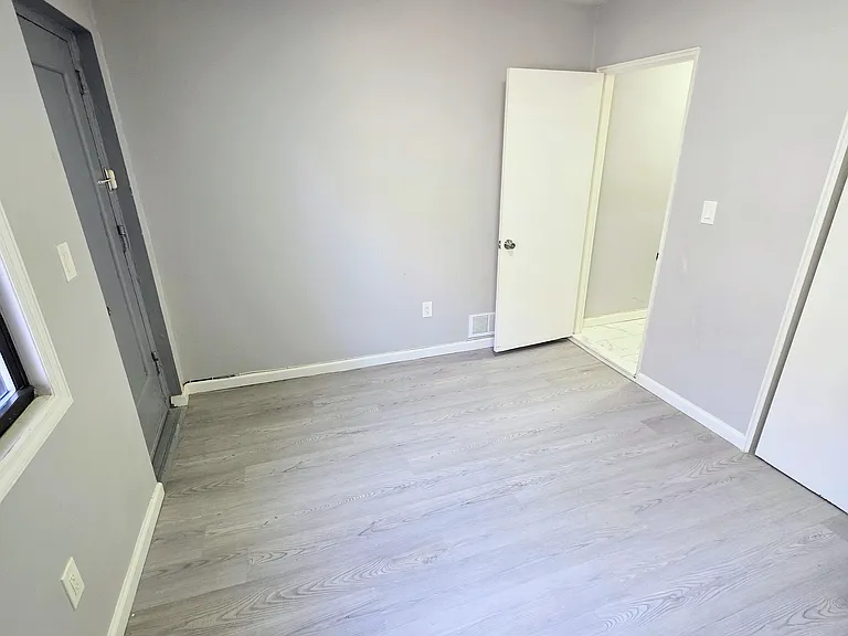 449 Washington Ave #5 — Photo 11